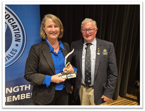 Mayor John Medcalf OAM presented Mrs Rachel McCallum with a thank you gift 